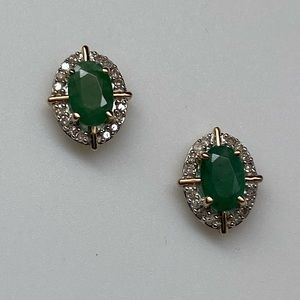 10K Yellow Gold Oval Shape Emerald and 0.10ct twt Diamond Stud Earrings NEW
